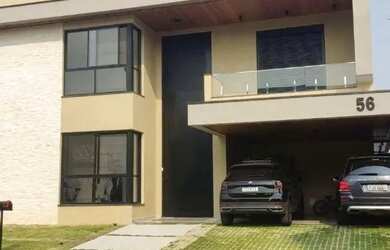 Imagem: A casa em condomínio possui 4 Dormitórios, 5 Banheiros, 2