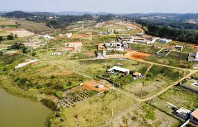 Imagem: O terreno possui 600m² de Área e está localizado em Centro