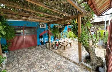 Imagem: A casa possui 2 Dormitórios, 2 Banheiros, 1 Vaga na garagem