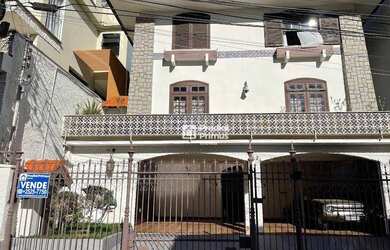 Imagem: A casa possui 5 Dormitórios, 5 Banheiros, 3 Vagas na garagem