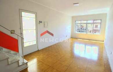 Imagem: A casa possui 3 Dormitórios, 3 Banheiros, 3 Vagas na garagem