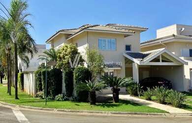 Imagem: A casa em condomínio à venda possui 3 Dormitórios, 4 Banheiros