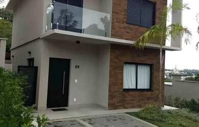 Imagem: A casa em condomínio possui 3 Dormitórios, 3 Banheiros, 2