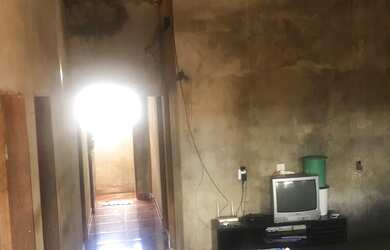 Imagem 4: Vende-se imóvel. 1 lote com 2 casas, uma maior na frente e uma menor...