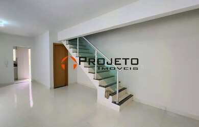 Imagem: A casa possui 2 Dormitórios, 1 Banheiro, 2 Vagas na garagem