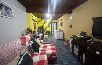 Imagem: A casa possui 3 Dormitórios, 3 Banheiros, 2 Vagas na garagem