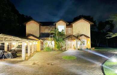 Imagem: A casa em condomínio possui 4 Dormitórios, 5 Banheiros, 3