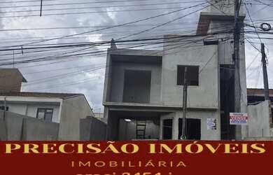 Imagem: A casa possui 3 Dormitórios, 2 Banheiros, 1 Vaga na garagem