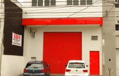 Imagem: O depósito possui 3 Vagas na garagem, 250m² de Área e está