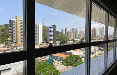 Imagem: O depósito possui 2 Vagas na garagem, 159m² de Área e está