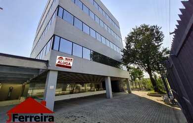 Imagem: O depósito possui 5 Vagas na garagem, 1.713m² de Área e