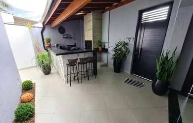 Imagem: A casa possui 3 Dormitórios, 1 Banheiro, 290m² de Área e