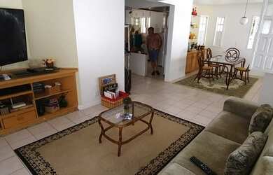 Imagem: A casa em condomínio possui 5 Dormitórios, 4 Banheiros, 4