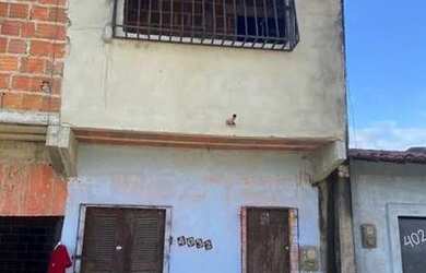 Imagem: A casa possui 2 Dormitórios, 2 Banheiros e está localizado