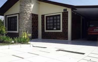 Imagem: A casa possui 3 Dormitórios, 1 Banheiro, 100m² de Área e