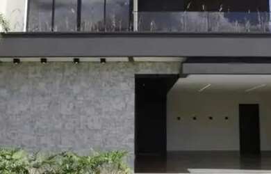 Imagem: A casa possui 5 Dormitórios, 2 Banheiros, 3 Vagas na garagem