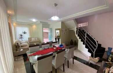 Imagem: A casa possui 3 Dormitórios, 3 Banheiros, 3 Vagas na garagem