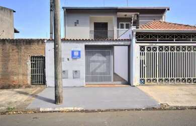 Imagem: A casa possui 2 Dormitórios, 2 Banheiros, 1 Vaga na garagem