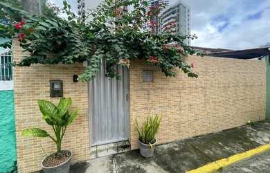 Imagem: A casa possui 3 Dormitórios, 3 Banheiros, 1 Vaga na garagem