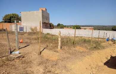 Imagem: O terreno possui 300m² de Área e está localizado em Bocaiúva