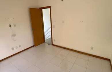 Imagem: A casa em condomínio possui 4 Dormitórios, 4 Banheiros, 2