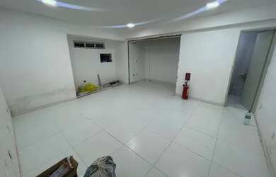 Imagem: A casa possui 1 Dormitório, 1 Banheiro, 1 Vaga na garagem