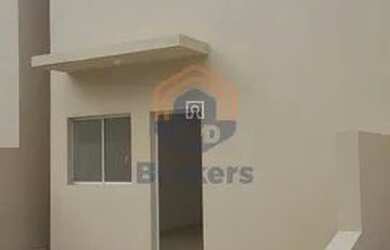 Imagem: A casa possui 2 Dormitórios, 1 Banheiro, 2 Vagas na garagem