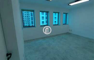 Imagem: O depósito possui 1 Vaga na garagem, 32m² de Área e está