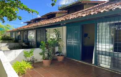 Imagem: A casa possui 3 Dormitórios, 2 Banheiros, 1 Vaga na garagem