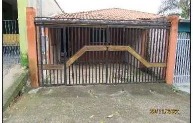 Imagem: A casa possui 1 Dormitório, 1 Banheiro, 1 Vaga na garagem