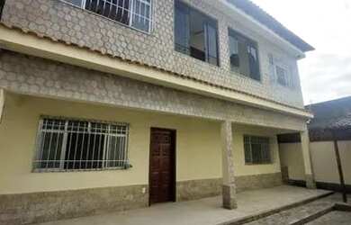 Imagem: A casa possui 4 Dormitórios, 2 Banheiros, 3 Vagas na garagem