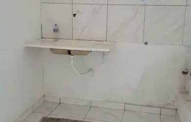 Imagem: A casa possui 1 Dormitório, 1 Banheiro e está localizado