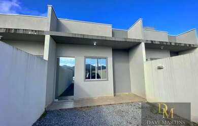 Imagem: A casa possui 2 Dormitórios, 1 Banheiro, 2 Vagas na garagem