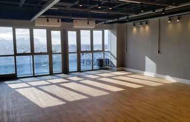 Imagem: O depósito possui 2 Vagas na garagem, 56m² de Área e está