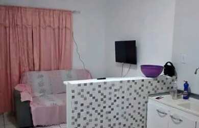 Imagem: A casa possui 1 Dormitório, 1 Banheiro, 1 Vaga na garagem e