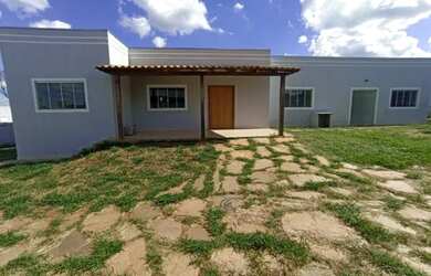 Imagem: A casa em condomínio possui 5 Dormitórios, 3 Banheiros, 4