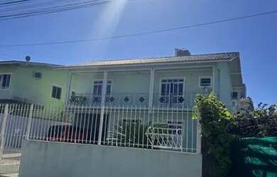 Imagem: A casa possui 4 Dormitórios, 3 Banheiros, 1 Vaga na garagem