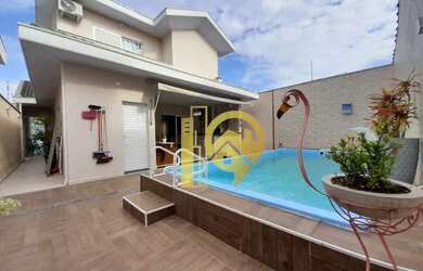 Imagem: A casa possui 4 Dormitórios, 3 Banheiros, 4 Vagas na garagem