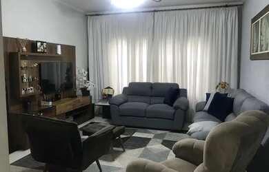 Imagem: A casa possui 3 Dormitórios, 5 Banheiros, 2 Vagas na garagem