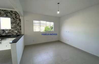 Imagem: A casa possui 2 Dormitórios, 3 Banheiros, 2 Vagas na garagem