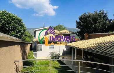 Imagem: A casa possui 4 Dormitórios, 5 Banheiros, 2 Vagas na garagem