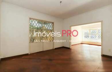 Imagem: A casa possui 4 Dormitórios, 5 Banheiros, 5 Vagas na garagem