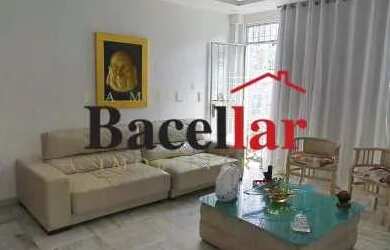 Imagem: A casa possui 4 Dormitórios, 4 Banheiros e 238m² de Área