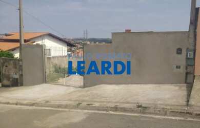 Imagem: O terreno possui 300m² de Área e está localizado em Loteamento