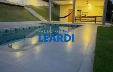 Imagem: A casa em condomínio possui 4 Dormitórios, 5 Banheiros, 4