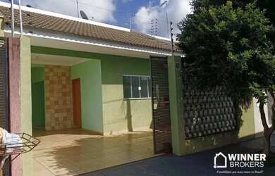 Imagem: A casa possui 2 Dormitórios, 1 Banheiro, 1 Vaga na garagem