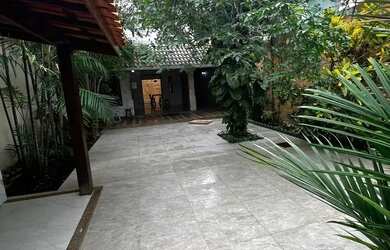 Imagem: A casa possui 3 Dormitórios, 2 Banheiros, 4 Vagas na garagem