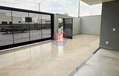 Imagem: A casa possui 3 Dormitórios, 3 Banheiros, 4 Vagas na garagem