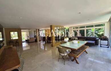 Imagem: A casa possui 4 Dormitórios, 5 Banheiros, 5 Vagas na garagem