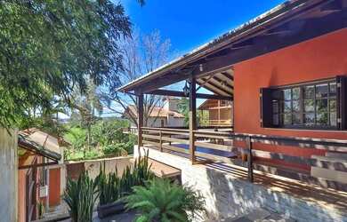 Imagem 6: Casa em Hípica. Piscina, Churrasqueira, VarandaeGuarda roupa